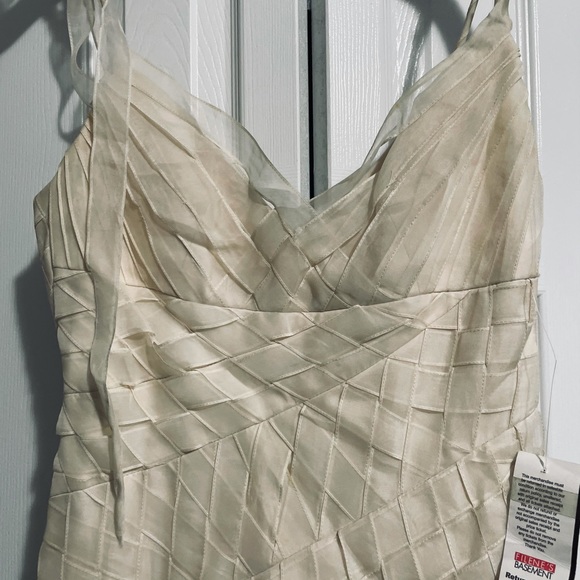 Vintage Style Wedding Dress by Réva Mivasagar - Picture 7 of 8